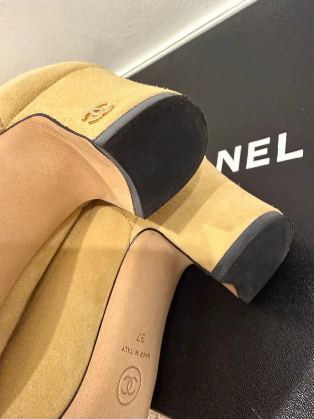 CHANEL elegant timeless